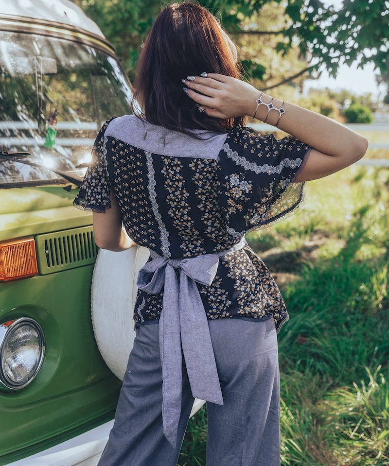 Girl wears floral to with bow at the back