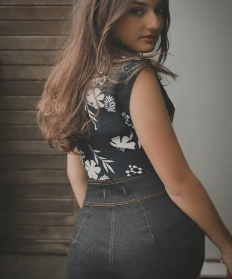 Soul Sister since 1969 - Cropped sleeveless tie front blouse - Black and white floral