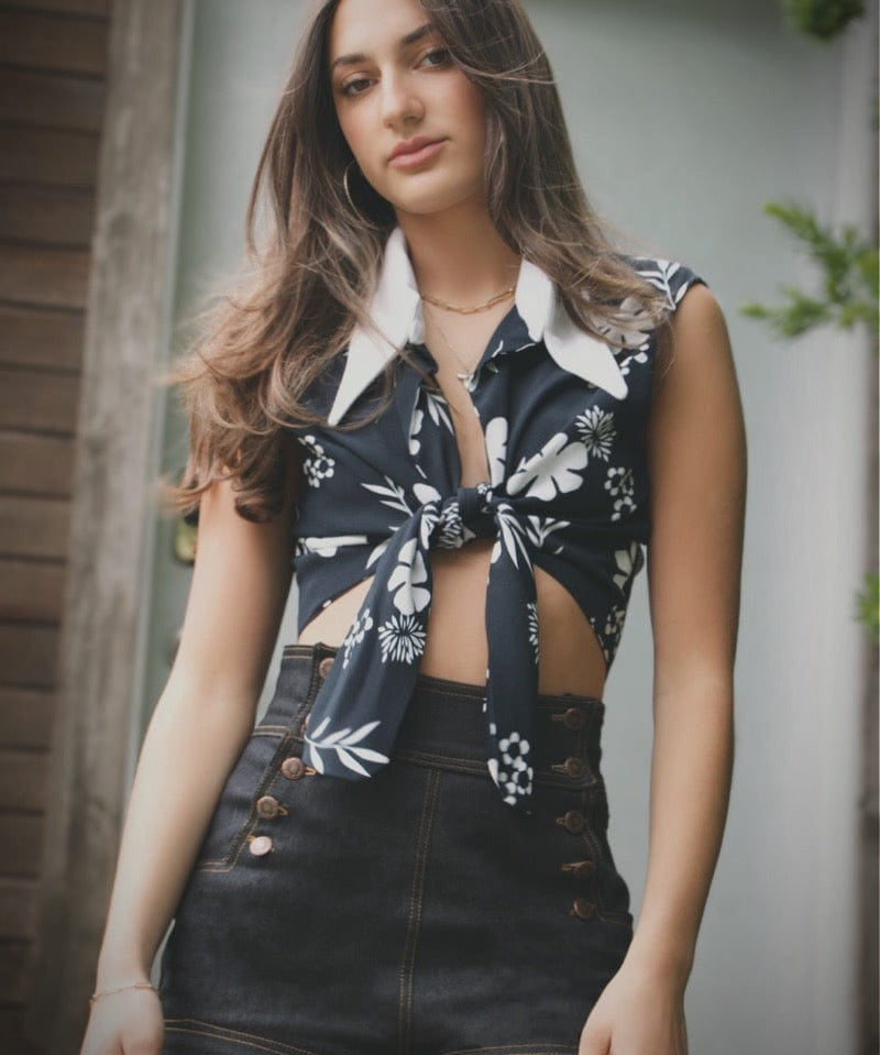 Soul Sister since 1969 - Cropped sleeveless tie front blouse - Black and white floral
