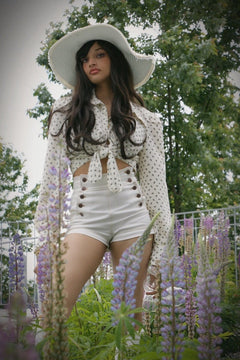 Soul Sister since 1969 - High waisted Sailor shorts - White Denim