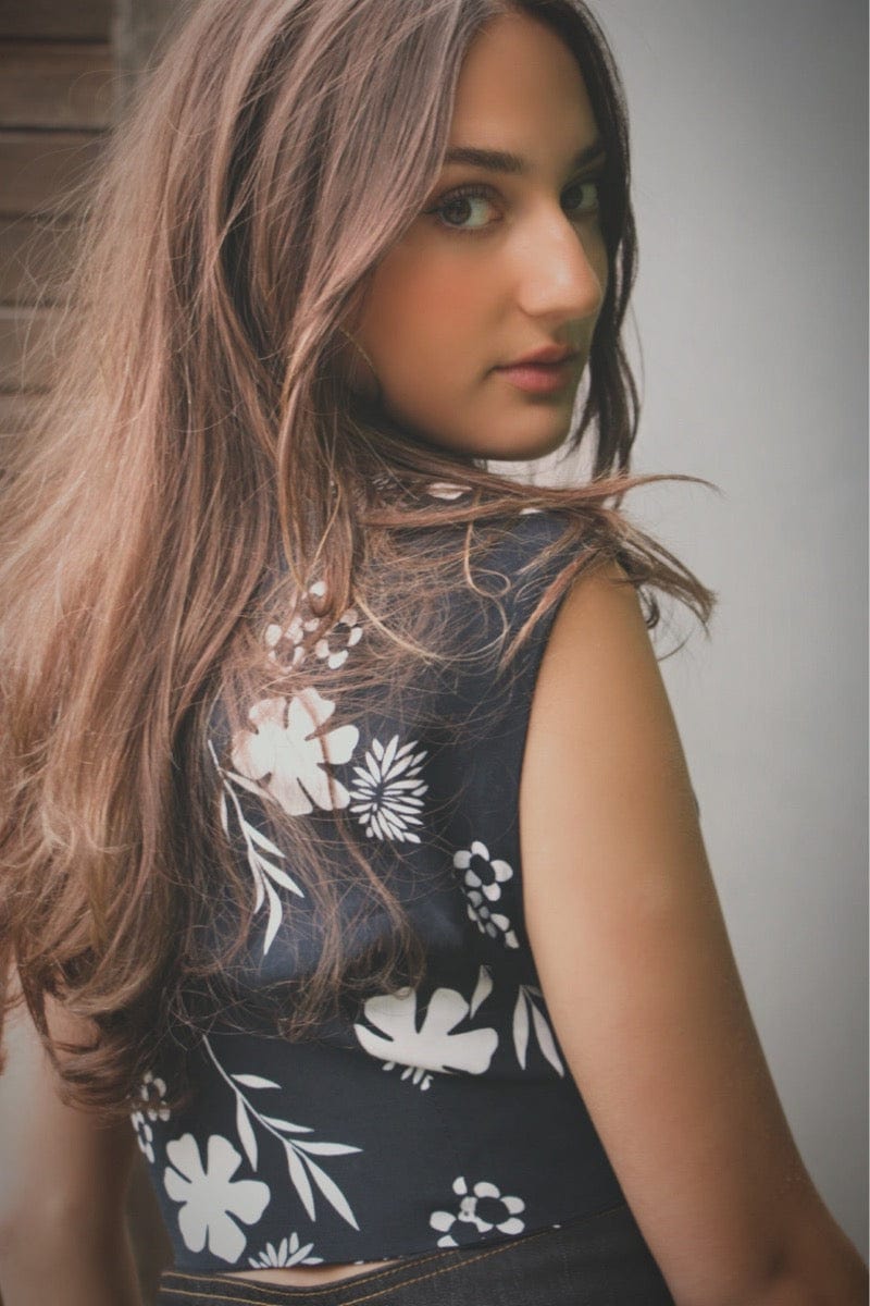 Soul Sister since 1969 - Cropped sleeveless tie front blouse - Black and white floral