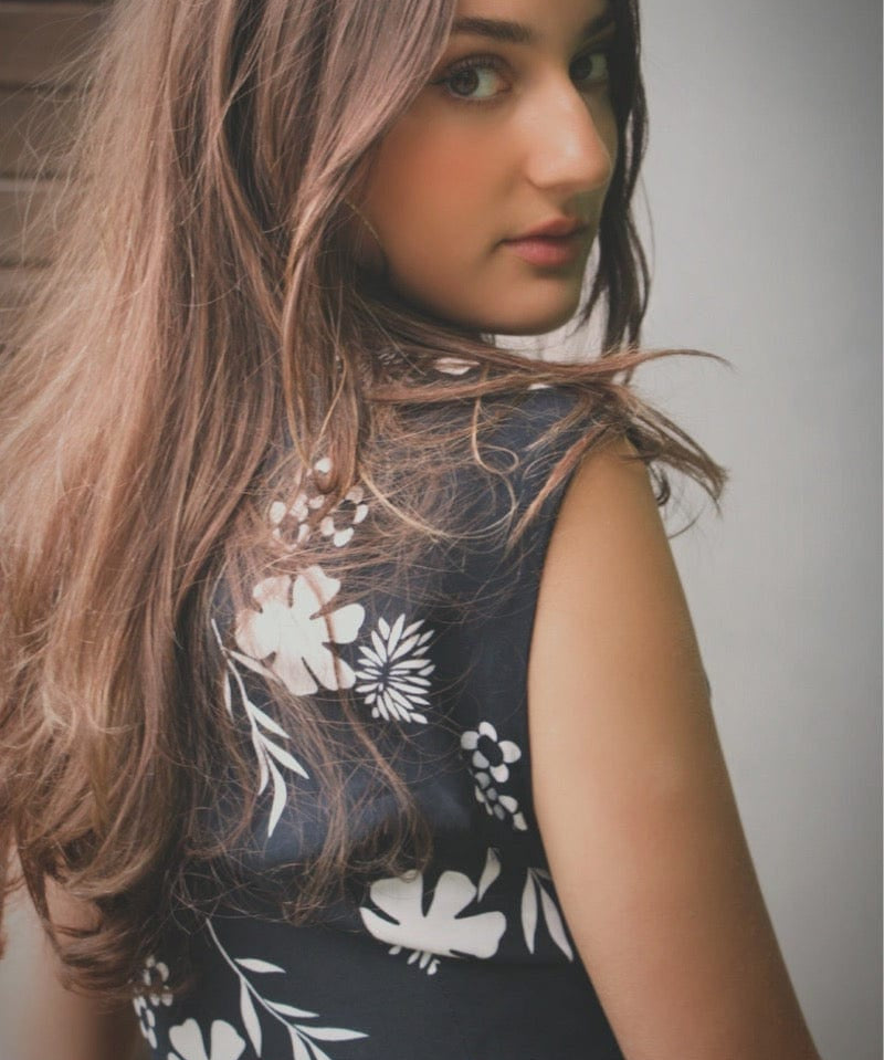 Soul Sister since 1969 - Cropped sleeveless tie front blouse - Black and white floral